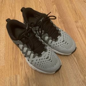 Nike fingertrap sneaker